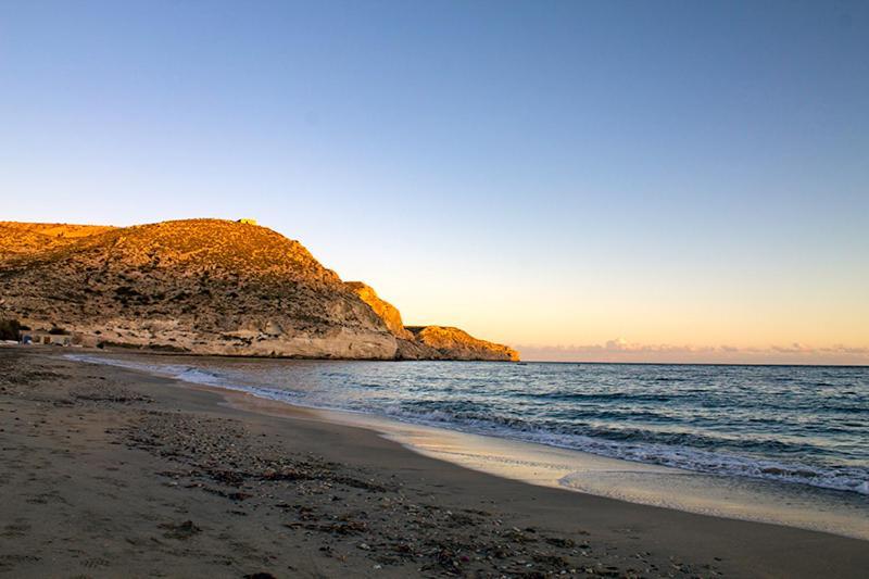 La Palmera. El amanecer en el Parque Natural Agua Amarga  Exterior foto